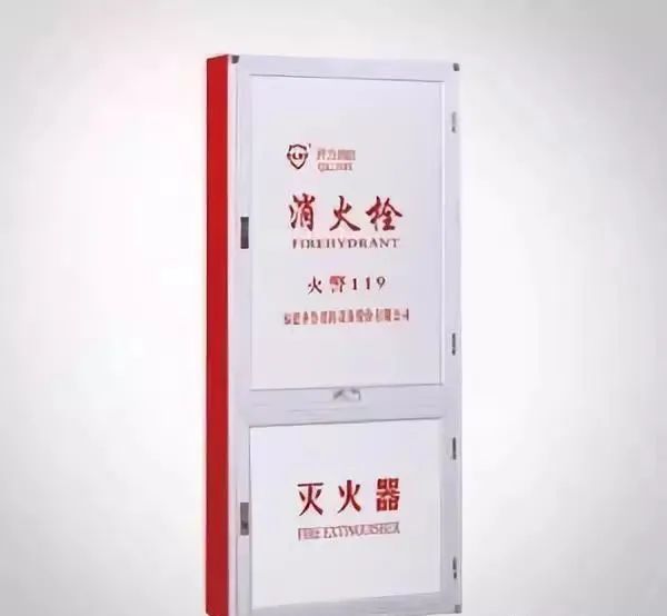 室內(nèi)消火栓箱內(nèi)一般應(yīng)配置什么？